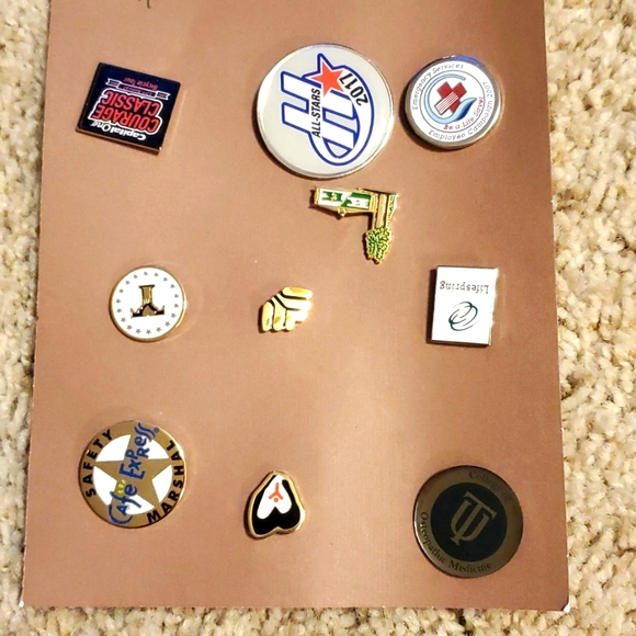 Lapel pin #1 - Picture 1 of 2